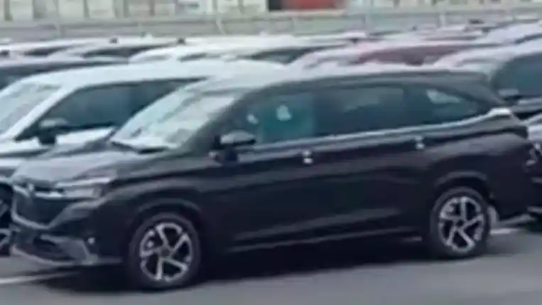 Foto - Avanza-Xenia Versi Malaysia Bakal Meluncur Dalam Waktu Dekat