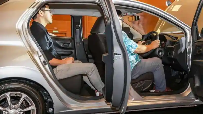 Foto - Melihat Kepraktisan Kabin Toyota Agya Versi Malaysia