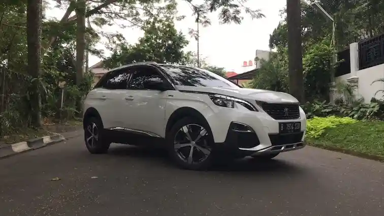 Foto - Varian Baru Peugeot Baru Terpesan Puluhan Unit