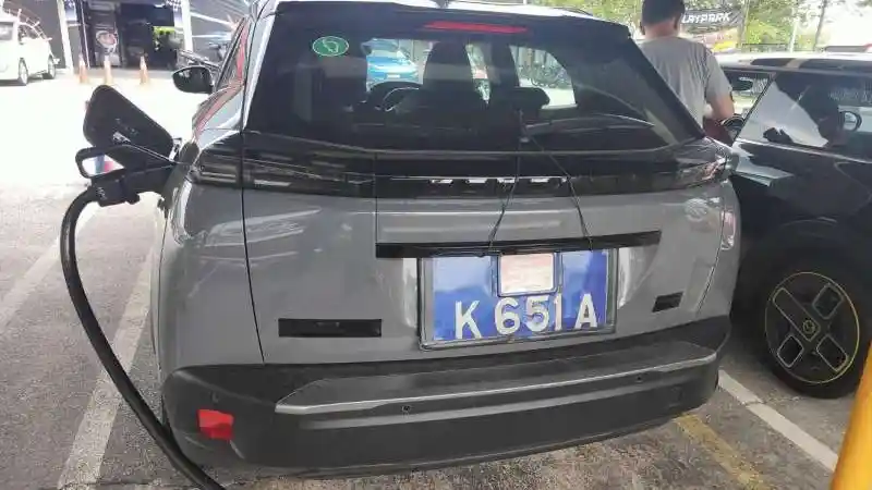 Foto - SPY SHOT: Peugeot e-2008 Di Malaysia, Menarik Jika Masuk Indonesia?