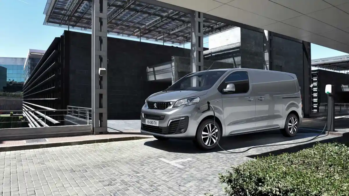 Van - Peugeot e-Expert, Pengantar Barang Listrik Kembar Empat