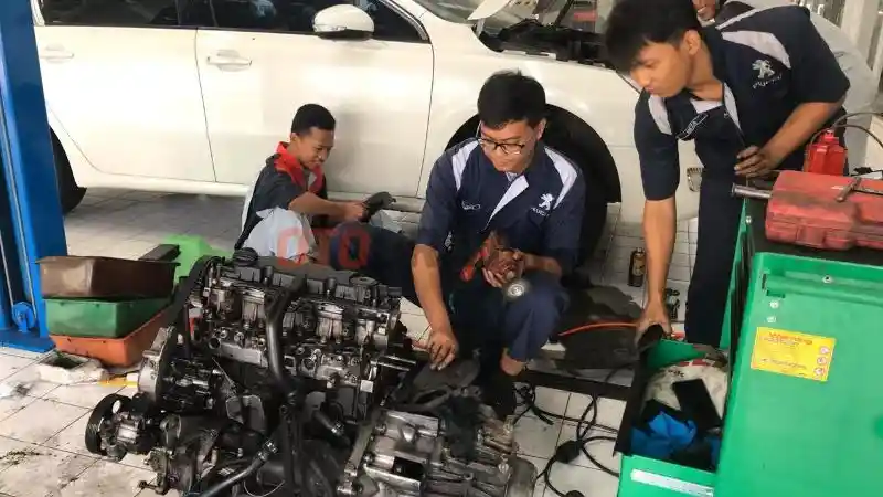 Berita - Tidak Ada Bengkel Resmi Peugeot di Kota Anda? Terbangkan Mekanik Resmi Saja
