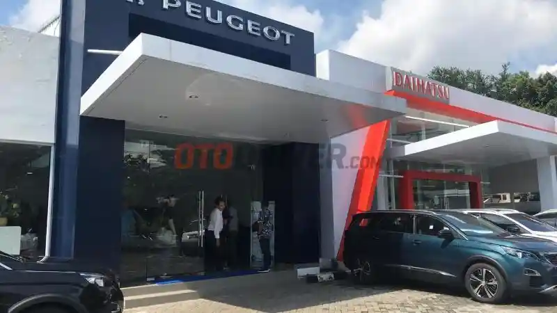 Foto - Panggil Mekanik Peugeot Resmi Biaya Servis Tambah RP 100-200 Ribuan