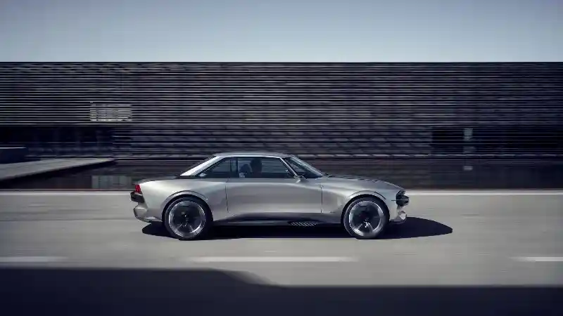 Foto - Peugeot 504 Bakal Hadir Kembali Dalam Wujud Mobil Listrik!