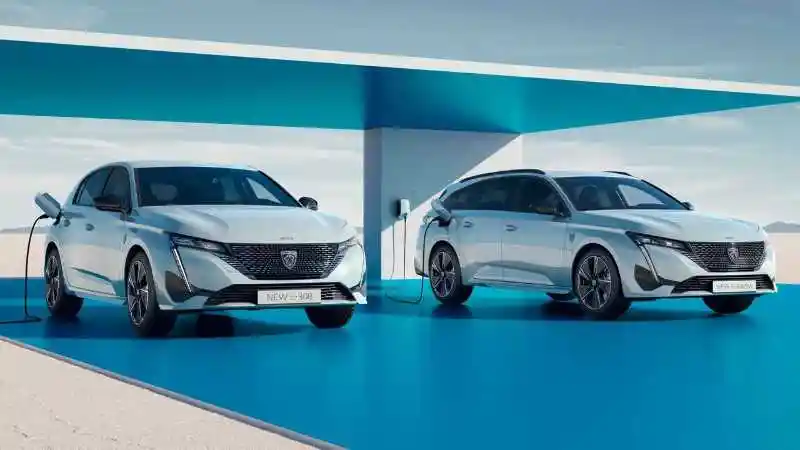 Foto - Simak Bocoran Peugeot E-308 Yang Punya Daya Jelajah 400 Km 