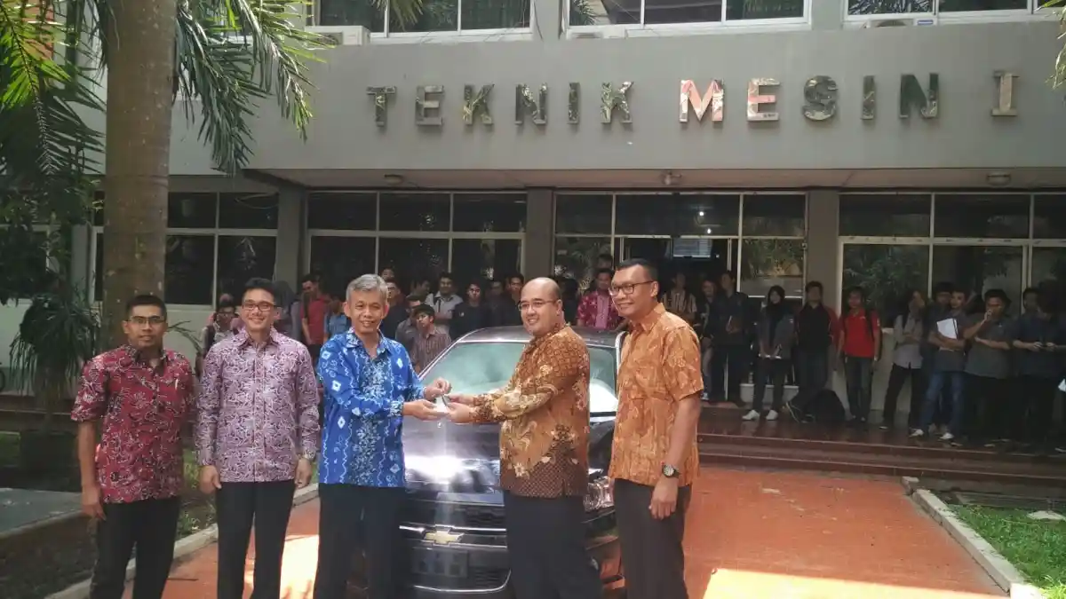 Berita - Chevrolet Donasikan Spin dan Aveo untuk 4 Universitas
