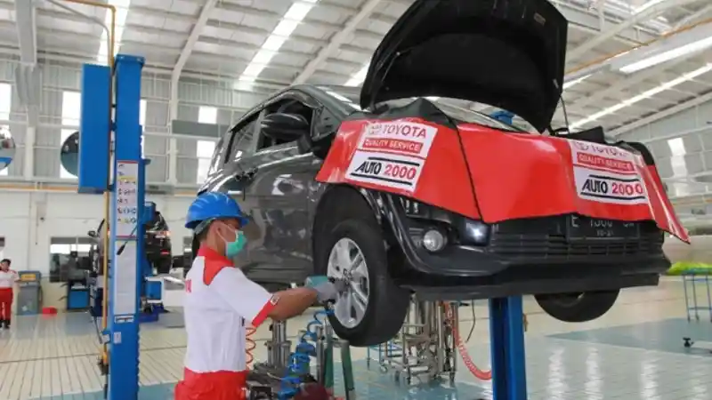 Foto - Mahalnya Biaya Memiliki Mobil Pribadi