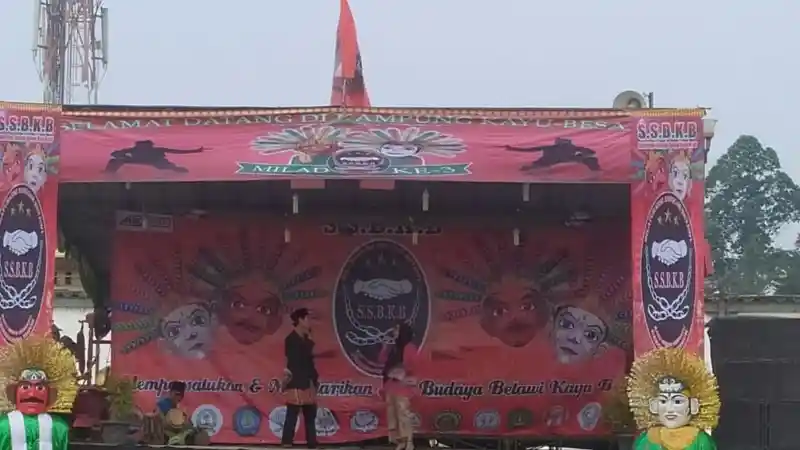 Foto - Kerelaan Dealer Auto 2000 Kembangkan Kampung