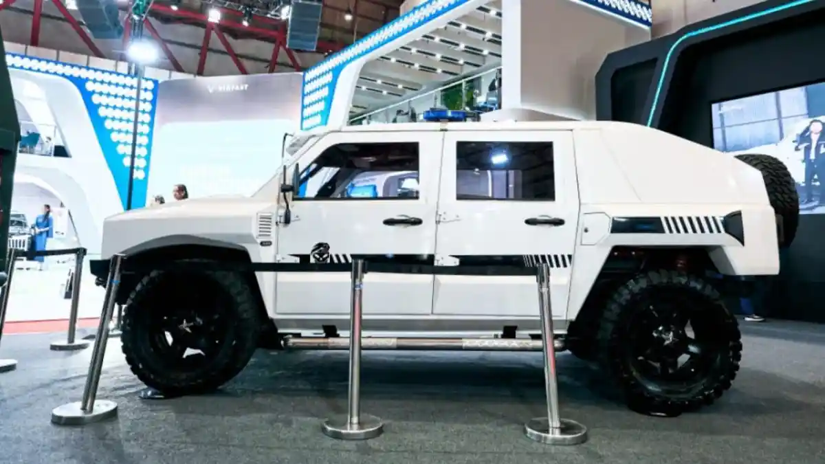 Foto - Kendaraan Taktis Pindad Maung MV1 dan MV2 4x4 Unjuk Gigi di IIMS 2026