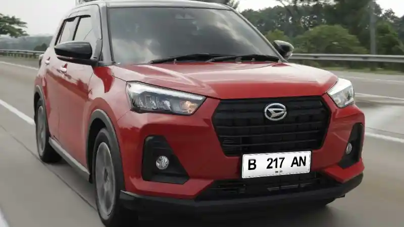 Berita - Plat Nomor Akan Berubah Jadi Putih Dengan Tulisan Hitam. Ini Alasan Teknisnya