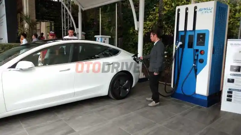 Berita - PLN Resmikan Ultra Fast Charger Pertama di Asia Tenggara