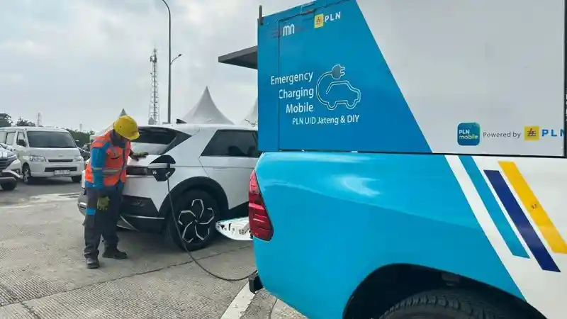 Berita - Selain SPKLU, Ada Mobil Powerbank PLN Bisa Bantu Mobil Listrik Saat Mudik