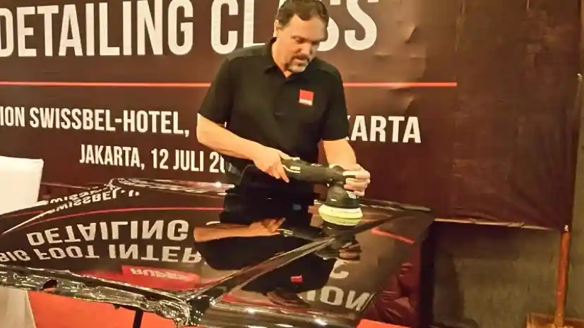 Foto - 4 Langkah Merawat Mobil Berwarna Hitam Agar Warna Tetap Prima