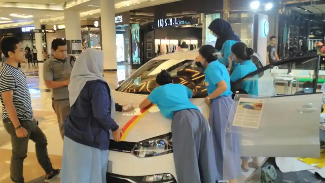 Foto - VW Indonesia Adu Bakat Siswa SMA Dalam Menstiker Polo