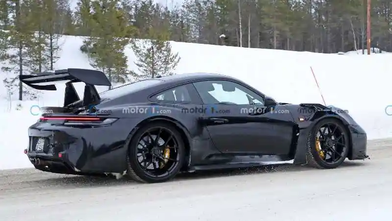 Foto - Porsche 911 GT3 RS Bakal Diluncurkan 17 Agustus 2022, Simak Bocorannya