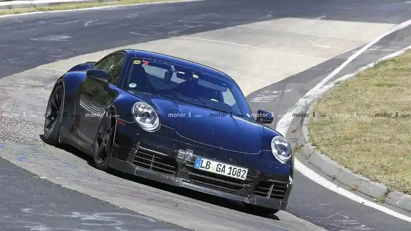 Foto - Intip Koleksi Mobil Super Kencang Max Verstappen Juara F1 