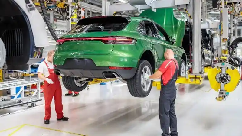 Foto - Porsche Pamer Dimulainya Produksi Macan Terbaru