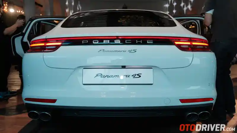 Berita - GALERI: Porsche Panamera 2017 Spek Indonesia (18 Foto)