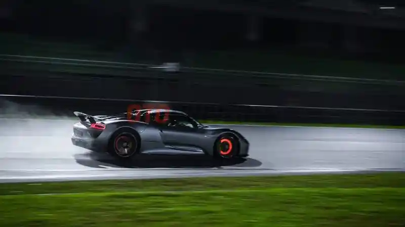 Foto - Walau Hybrid, 3 Porsche ini Tenaganya Tak Ada di Bawah 400 DK 