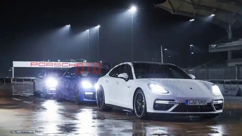 Foto - Walau Hybrid, 3 Porsche ini Tenaganya Tak Ada di Bawah 400 DK 