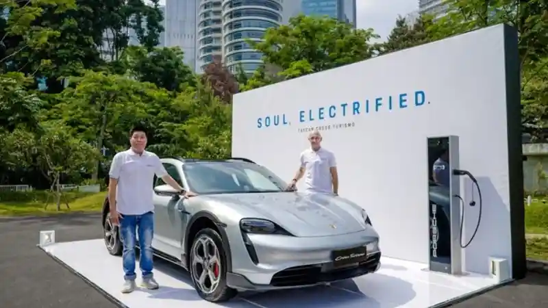 Mobil Listrik - Simak Kehebatan Porsche Taycan Cross Turismo Yang Dijual 4 M