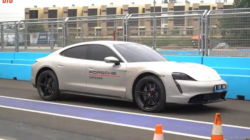 Mobil Listrik - Merasakan Tenaga Luar Biasa Mobil Listrik Porsche Taycan Turbo