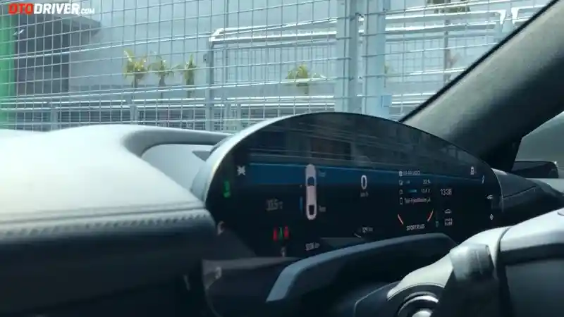 Foto - Merasakan Tenaga Luar Biasa Mobil Listrik Porsche Taycan Turbo