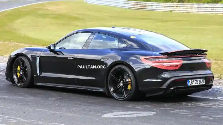 Foto - Mobil Listrik Tercepat Milik Porsche Usung Nama Seperti Sate