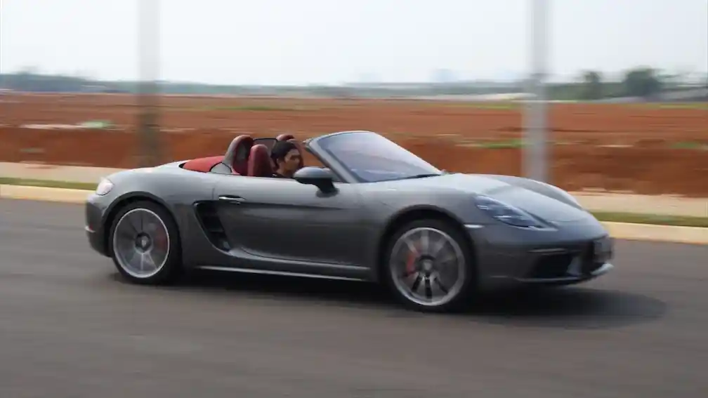Foto - First Drive: Porsche 718 Boxster 2017