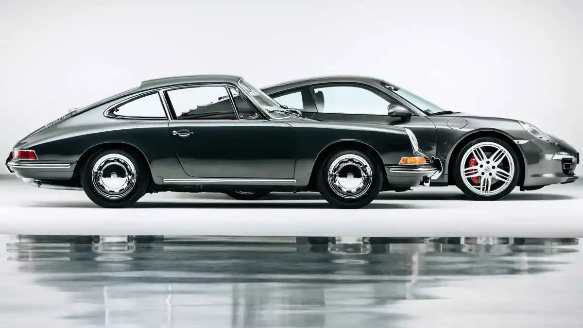 Foto - 11 Mobil Klasik Bersebelahan Dengan Model Terbarunya