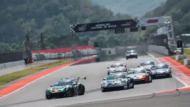 Foto - Siapkan Dana Rp 5 M Untuk Bisa Ikut Balap Porsche Paling Bergengsi Ini
