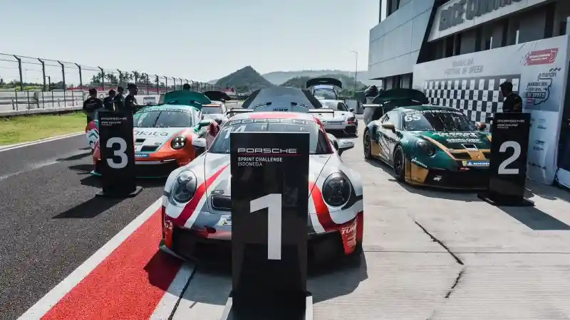 Foto - Porsche Sprint Challenge Indonesia Masuki Putaran Final, Moreno Puncak Klasemen