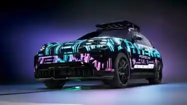 Foto - Porsche Siapkan Cayenne Electric Yang Bisa Charge Tanpa Kabel