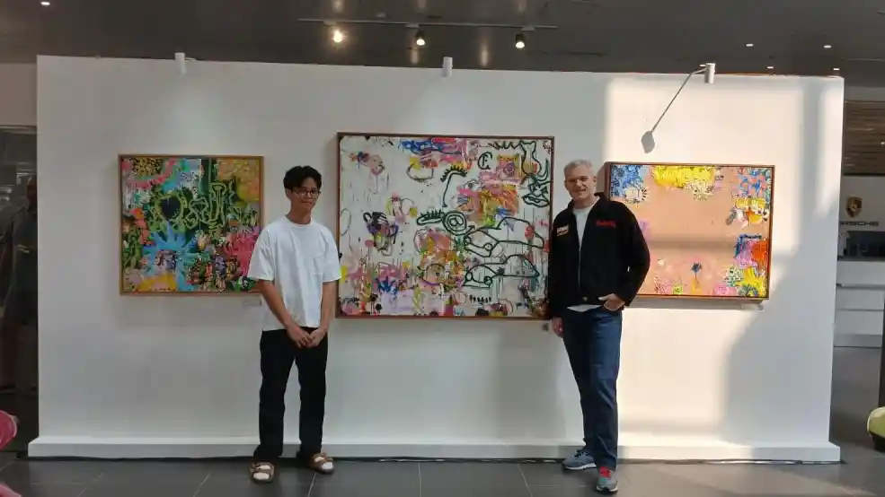 Foto - Porsche Bikin Pameran Lukisan Dan Pajang Mobil-Mobil Ikonik