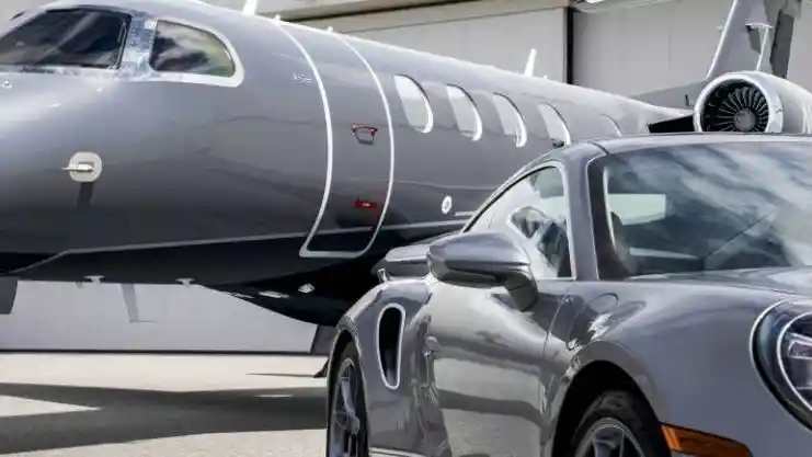 Foto - Penawaran Untuk Sultan, Beli Jet Pribadi Gratis Porsche 911 Turbo S