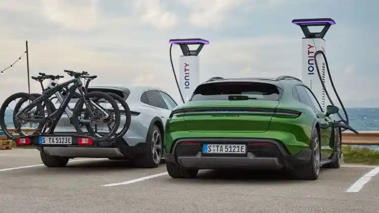 Berita - Porsche Taycan Cross Turismo Dijual Semester Kedua 2021, Simak Kelebihannya