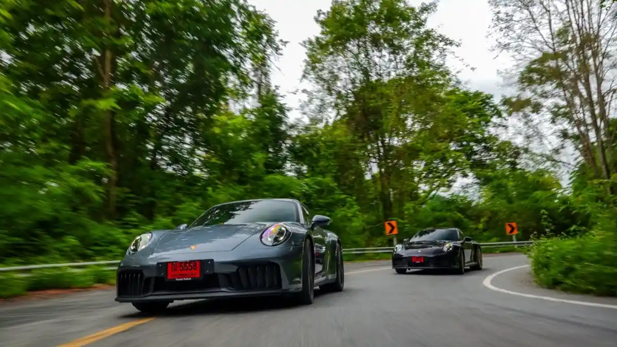 Foto - Menyiksa Porsche 911 Carrera Di Perbukitan Chiang Mai Thailand