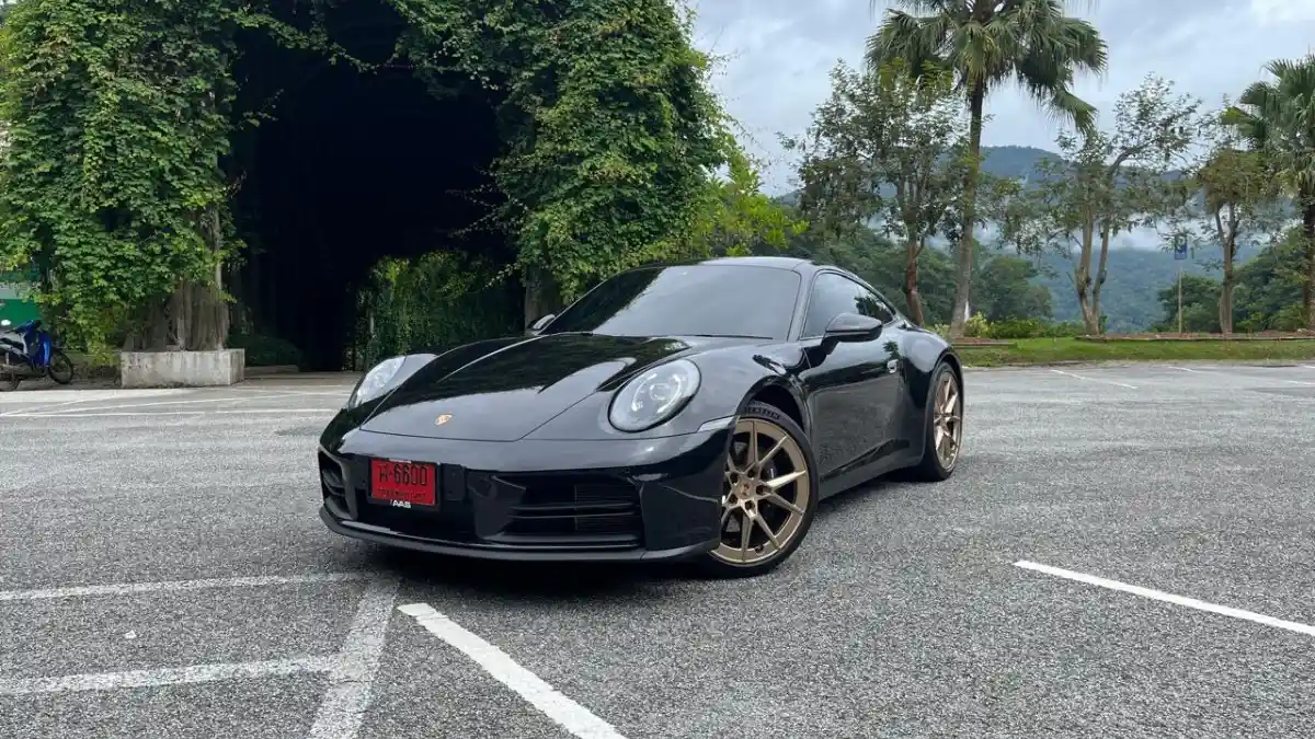 Foto - Menyiksa Porsche 911 Carrera Di Perbukitan Chiang Mai Thailand