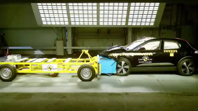 Crash Test - VIDEO: Crash Test Porsche Macan (Euro NCAP)