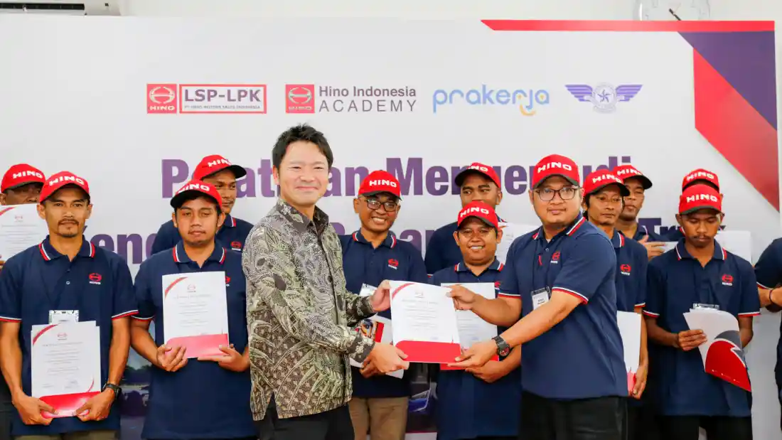 Foto - Makin Profesional Nyetir Bus dan Truk Bersama Hino