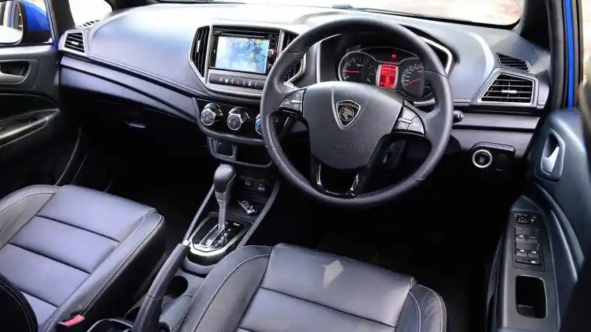 Foto - Proton Iriz Segera Dijual Di Indonesia