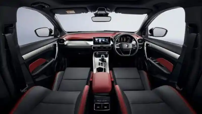 Foto - Proton Lansir SUV Baru, Satu Platform Dengan Volvo XC40