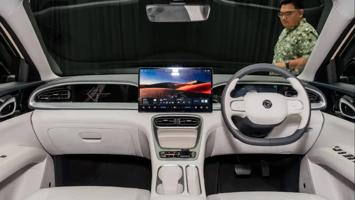 Foto - Geely Starwish Hadir Di Malaysia Dengan Nama Proton