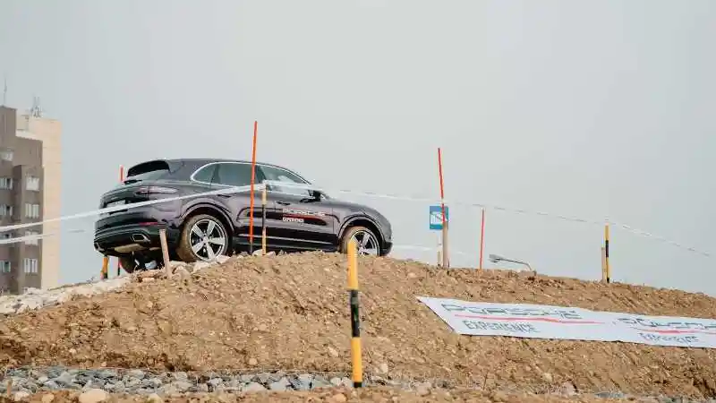 Foto - Menjajal 27 Porsche Model High Perfomance di Porsche World Road Show 2023