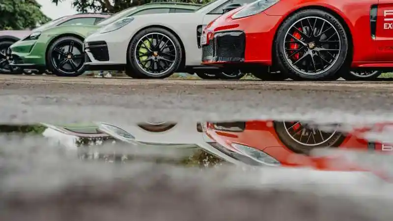 Foto - Menjajal 27 Porsche Model High Perfomance di Porsche World Road Show 2023