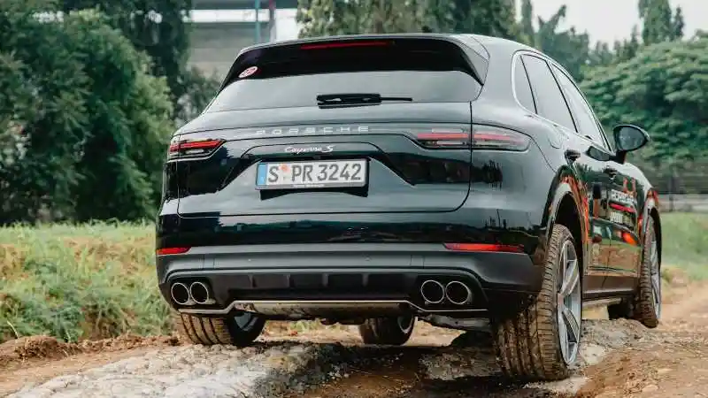 Foto - Menjajal 27 Porsche Model High Perfomance di Porsche World Road Show 2023