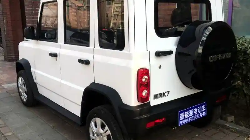 Foto - Ini Bukanlah Mercedes-Benz G-Class Versi Bantet, Melainkan..