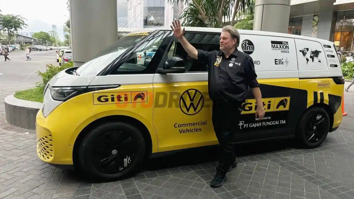 Foto - Road Trip Bareng Rainer Zietlow, Penjelajah Dunia Dengan VW ID. BUZZ Dari Jakarta ke Surabaya