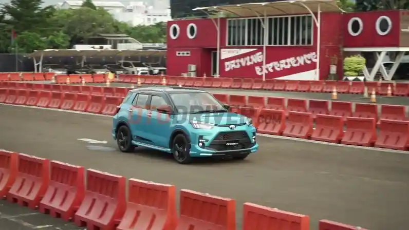 Foto - Hasil Tes Akselerasi 0-100 Honda WR-V VS Toyota Raize Turbo