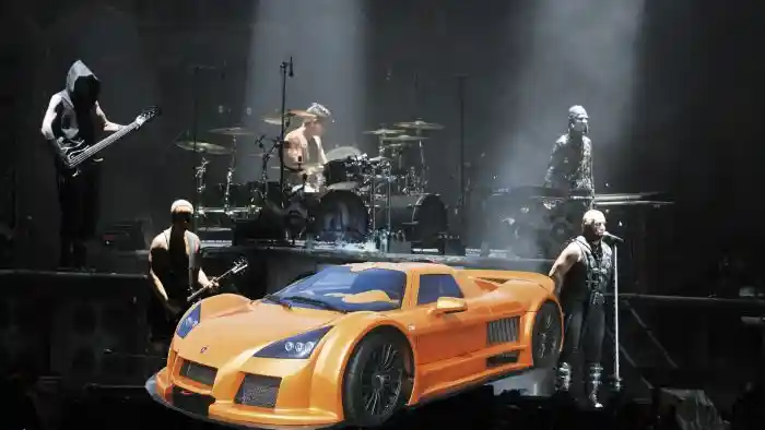 Foto - Saat Para Penyanyi Disamakan Dengan Mobil